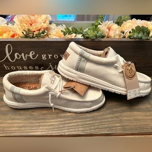 Hey dudes Wendy naturally white